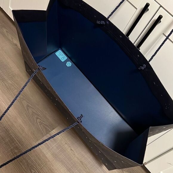 Gucci Authentic 2022 Equilibrium Navy & Light Blue 'Cosmogonie' Constellation Me - Picture 6 of 7